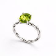 Anillo De Plata .925 Torzal Con Peridoto