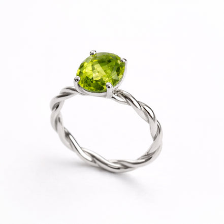 Anillo De Plata .925 Torzal Con Peridoto