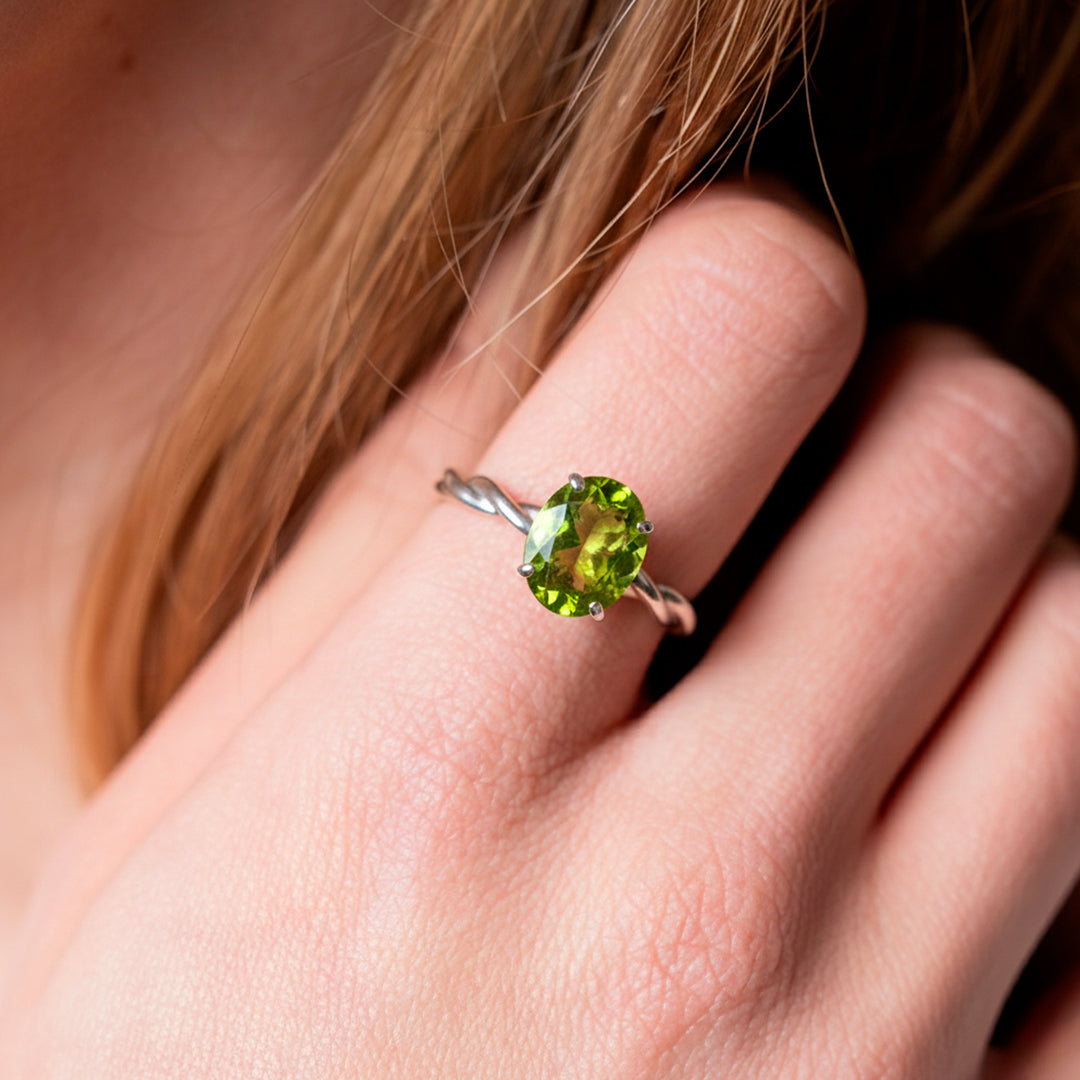 Anillo De Plata .925 Torzal Con Peridoto