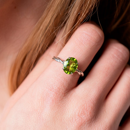 Anillo De Plata .925 Torzal Con Peridoto