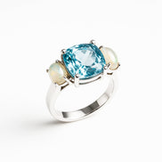 Anillo De Plata .925 Triada Con Topacio Azul Y Ópalos Etíopes