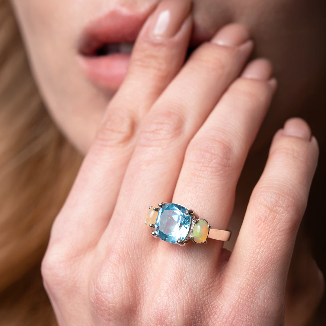 Anillo De Plata .925 Triada Con Topacio Azul Y Ópalos Etíopes